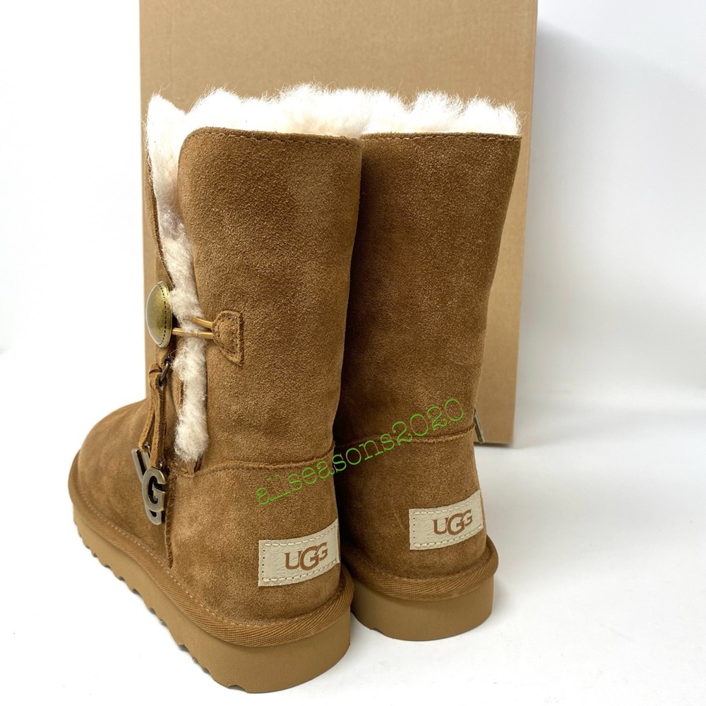 UGG Bailey Button Charm Women’s Boots Suede CheTan - Picture 6 of 10